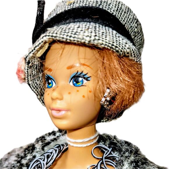 Beautiful Ginger Midge with a Sophisticated Haircut & Designer Suit - Picture 9 of 13